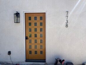 7738 Whitsett Ave in Los Angeles, CA - Building Photo - Building Photo