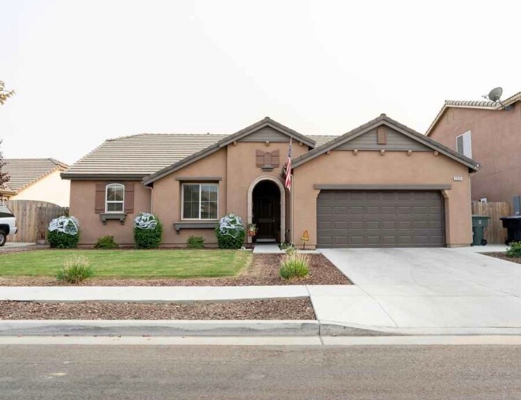 2535 W Sady Ct in Visalia, CA - Building Photo