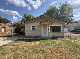 224 Pine Ave in Skiatook, OK - Building Photo