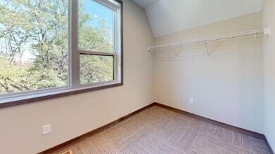 614 11th Ave SE in Minneapolis, MN - Building Photo - Building Photo