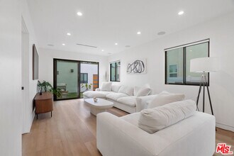 2911 S Rimpau Blvd in Los Angeles, CA - Building Photo - Building Photo
