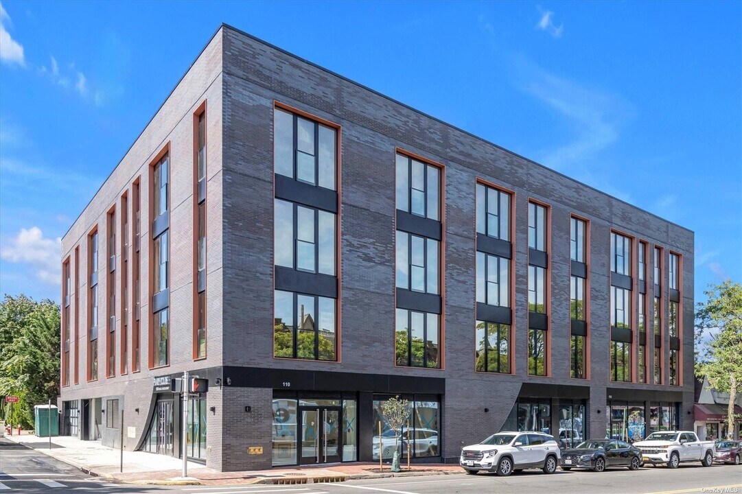 108 Middle Neck Rd-Unit -PH-D in Great Neck, NY - Building Photo