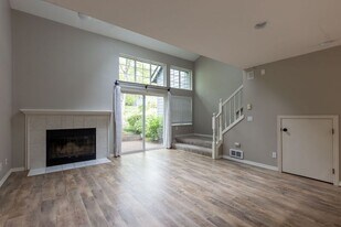 9729 NW Miller Hill Dr in Portland, OR - Building Photo