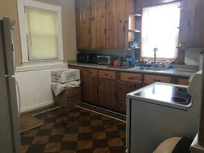 31 Church St, Unit #1 in Weymouth, MA - Foto de edificio - Building Photo