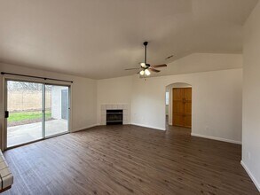 117 Sentinel Dr in Modesto, CA - Building Photo - Building Photo