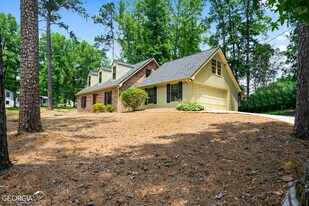 104 Lake Somerset Dr NW in Marietta, GA - Building Photo