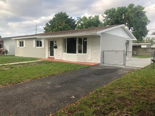 2650 SW 96th Ave in Miami, FL - Building Photo - Building Photo