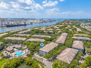 740 Mainsail Dr in Tampa, FL - Building Photo - Building Photo