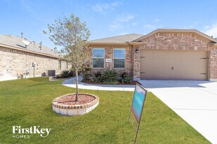 2205 Sadlers Creek Ln in Fort Worth, TX - Building Photo