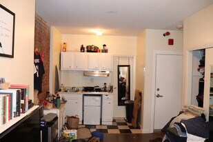 230 Newbury St, Unit 10 in Boston, MA - Building Photo