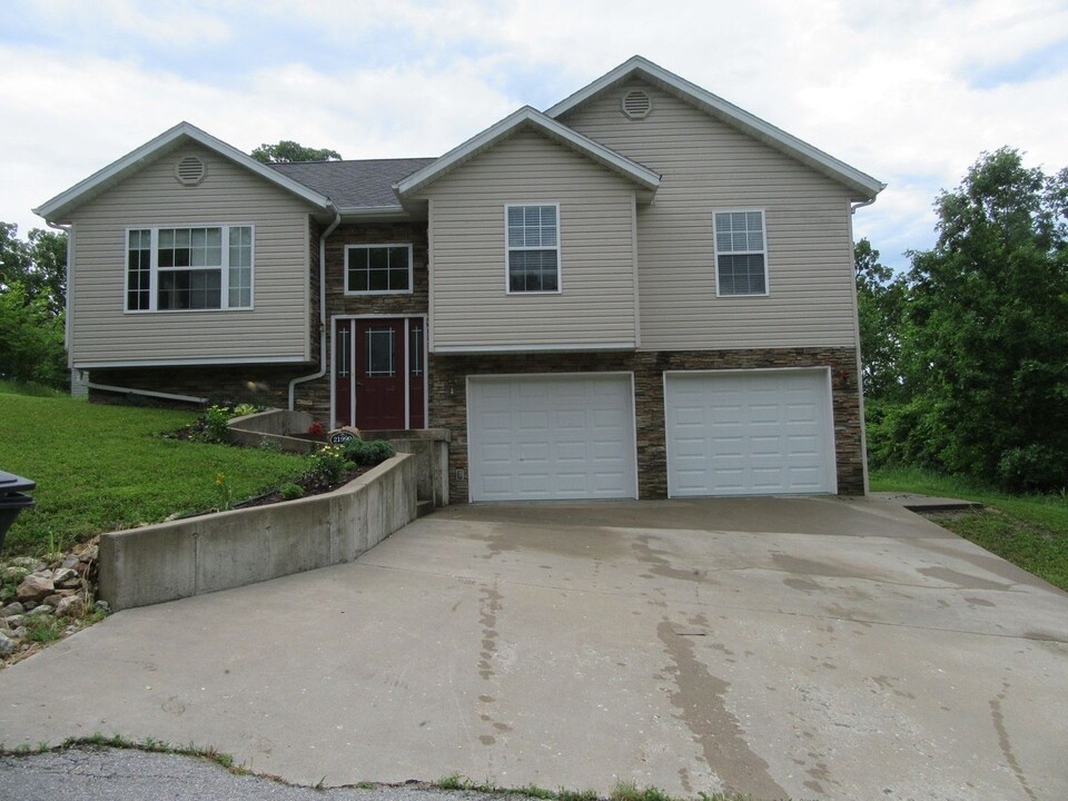 21990 Landmark Ln in Waynesville, MO - Foto de edificio