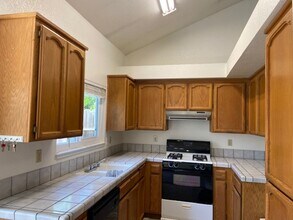 6 Hemming Ln in Chico, CA - Building Photo - Building Photo