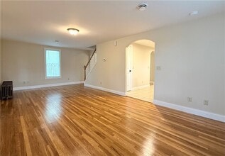 206 E 11th St in Elmira, NY - Building Photo - Building Photo