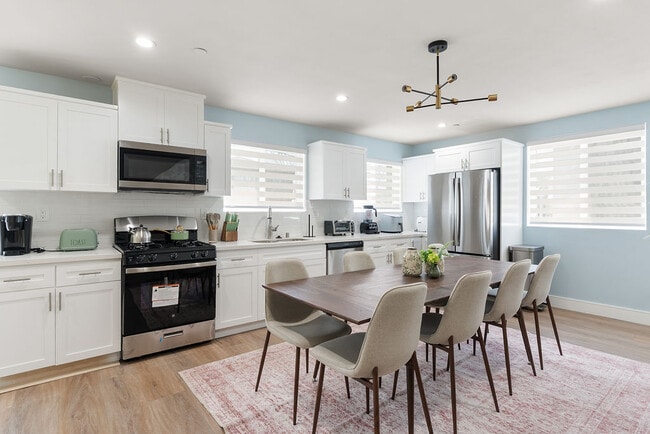 1341 N Mariposa Ave in Los Angeles, CA - Building Photo - Building Photo