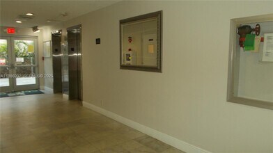 3161 S Ocean Dr in Hallandale Beach, FL - Building Photo - Building Photo