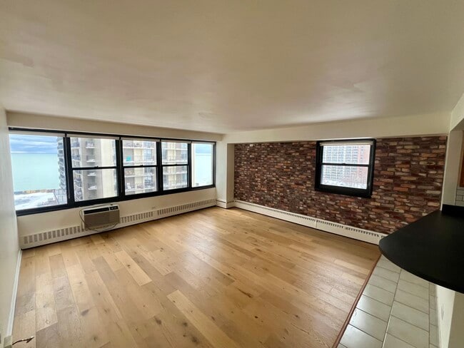 6030 N Sheridan Rd, Unit 1002 in Chicago, IL - Building Photo - Building Photo