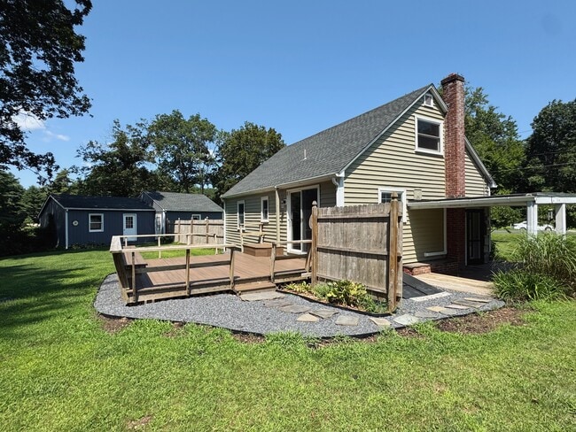 11 Raymond Ave in Canaan, CT - Building Photo - Building Photo
