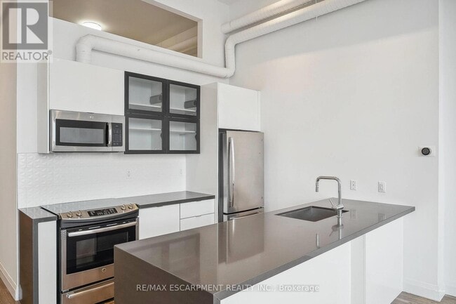 property at 220 Dundurn St S