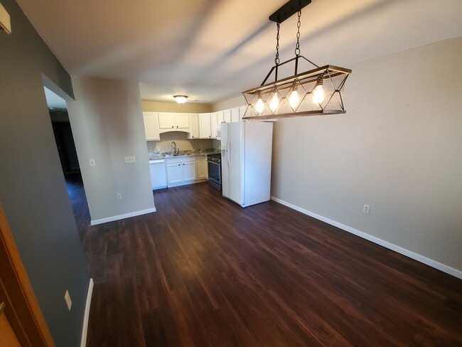 956 Roseland Dr, Unit 2 in Kewaskum, WI - Building Photo - Building Photo