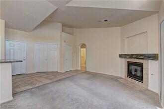 7250 White Dove Dr, Unit 102 in Las Vegas, NV - Building Photo - Building Photo