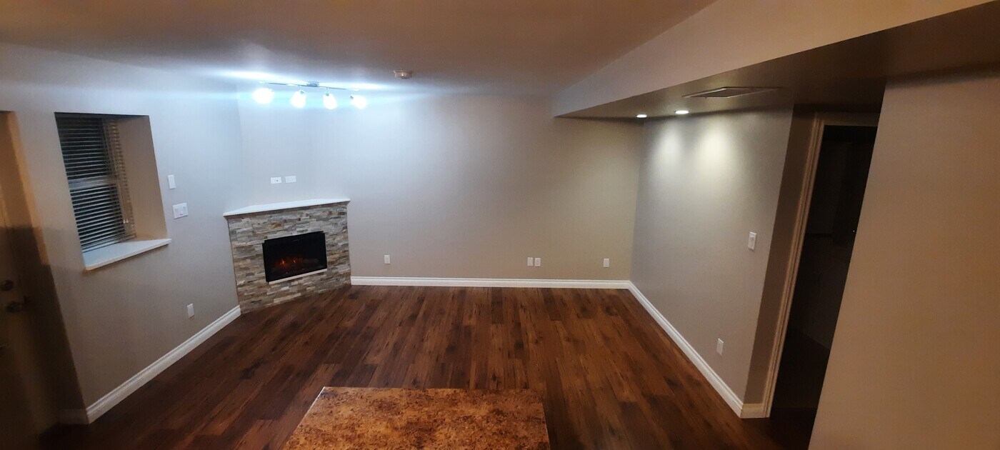 6881 198B St in Langley, BC - Building Photo