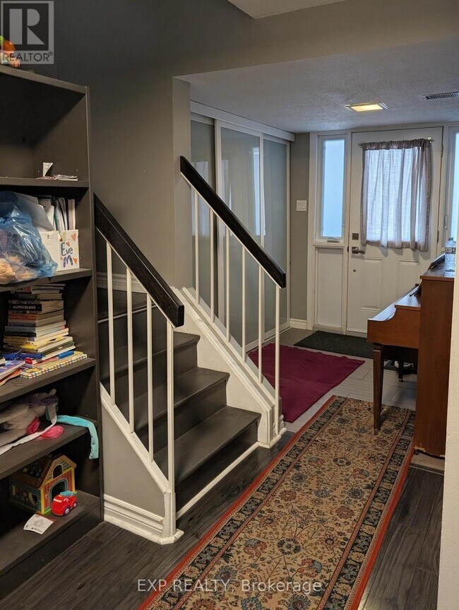 3D Crestlea Crescent in Ottawa, ON - Building Photo - Building Photo