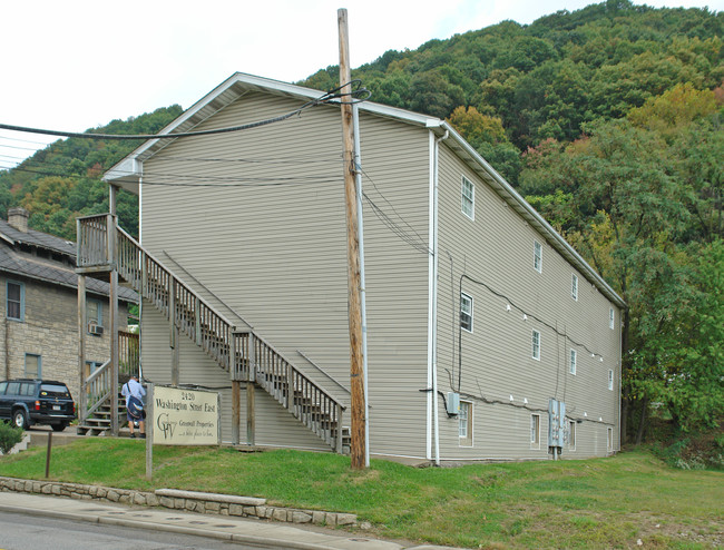 2420 Washington St E in Charleston, WV - Foto de edificio - Building Photo