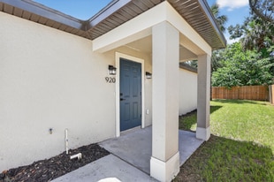 920 23rd St E in Bradenton, FL - Building Photo
