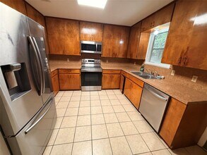 121 Lba Dr in Bastrop, TX - Building Photo - Building Photo