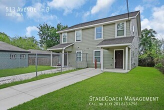 513 Avenue I, Unit B in Conroe, TX - Building Photo - Building Photo