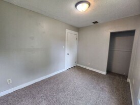 517 N 14th St in Terre Haute, IN - Building Photo