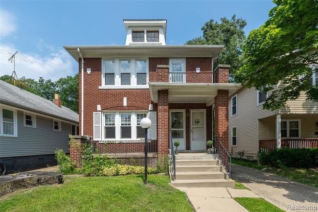 property at 242 W Webster St