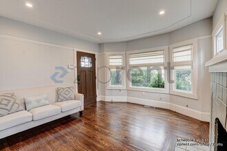 5624 Market St in Oakland, CA - Building Photo - Building Photo