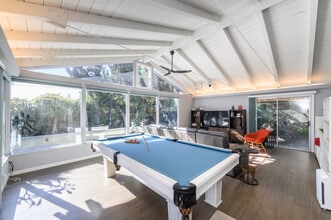 4942 Park Ave in Cypress, CA - Foto de edificio - Building Photo