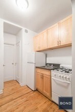 340 E 53rd St-Unit -4C in New York, NY - Building Photo - Building Photo