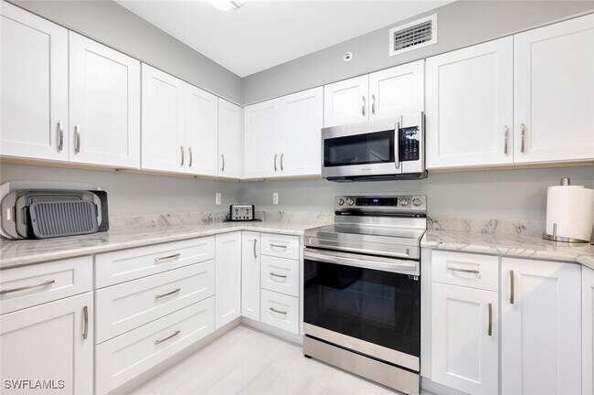 28760 Diamond Dr in Bonita Springs, FL - Building Photo - Building Photo