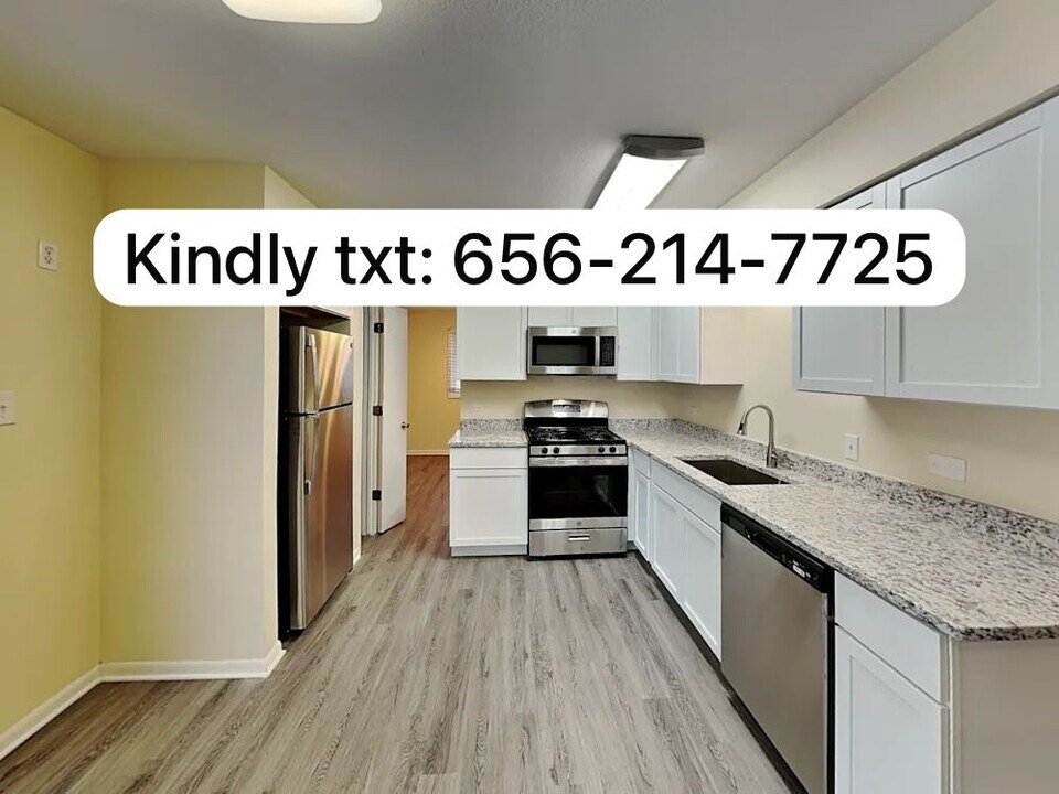 702 Cambridge Ave in Matteson, IL - Building Photo
