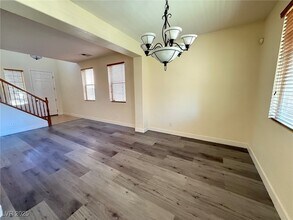 8374 S Pioneer Way in Las Vegas, NV - Building Photo - Building Photo