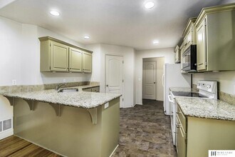 2108 S 197th St in Omaha, NE - Foto de edificio - Building Photo