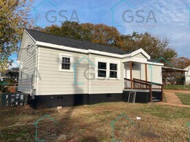 10 McCrary St in Greenville, SC - Building Photo