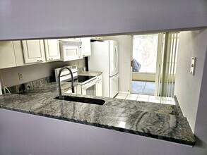 2252 Lake Woodberry Cir in Brandon, FL - Building Photo - Building Photo