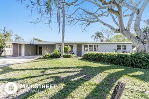 6405 5th St E in Bradenton, FL - Building Photo