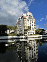 2421 Lake Pancoast Dr, Unit 1c in Miami Beach, FL - Foto de edificio - Building Photo