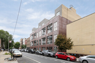 90 Meserole Street in Brooklyn, NY - Foto de edificio - Building Photo