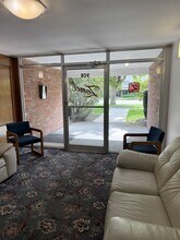 908 Cook St in Victoria, BC - Building Photo - Building Photo