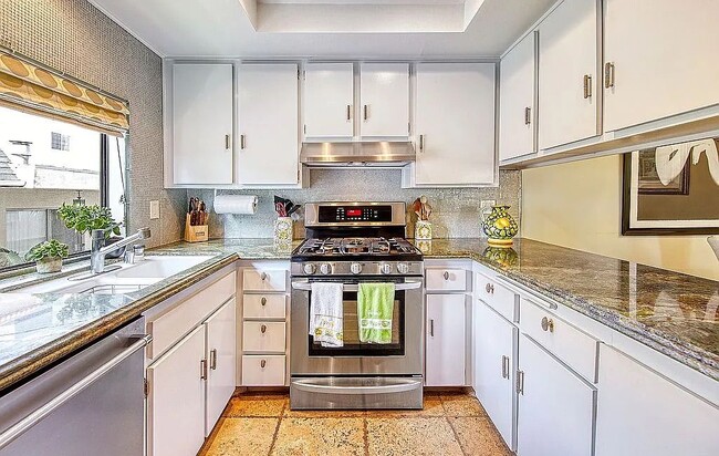 1236 Wellesley Ave in Los Angeles, CA - Foto de edificio - Building Photo