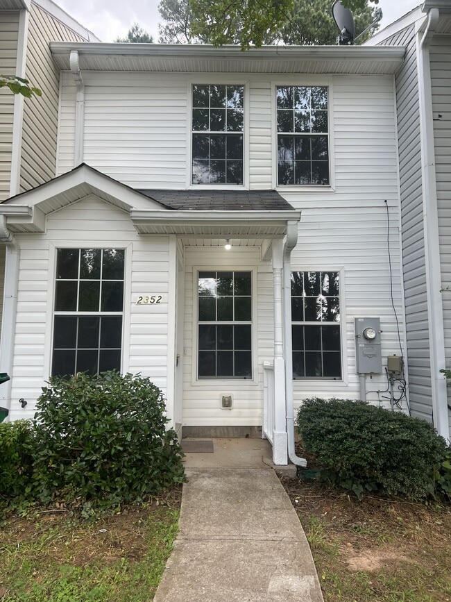 property at 2352 Wellington Cir