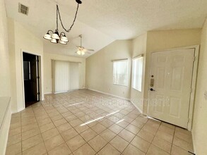 3201 Queen Palms Ct in Kissimmee, FL - Building Photo - Building Photo