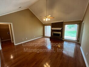 5503 Kindle Creek Dr in Memphis, TN - Foto de edificio - Building Photo