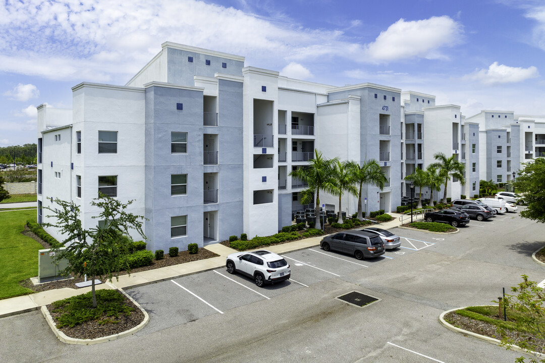 Purple Chair Condo at Storey Lake Resort in Kissimmee, FL - Building Photo